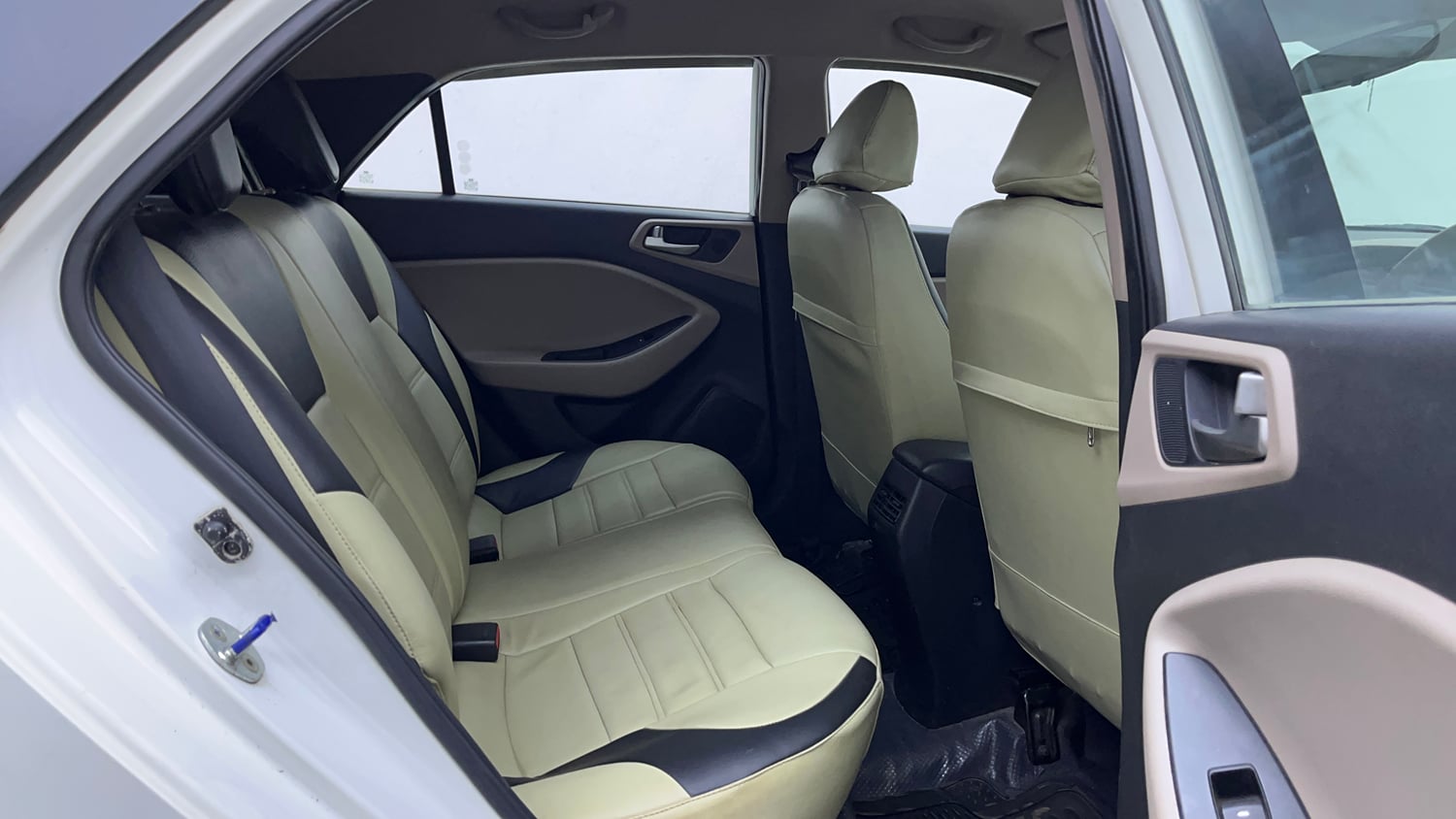 Used 2015 Hyundai Elite i20 Magna 1.2 Petrol Manual interior RIGHT SIDE REAR DOOR CABIN VIEW
