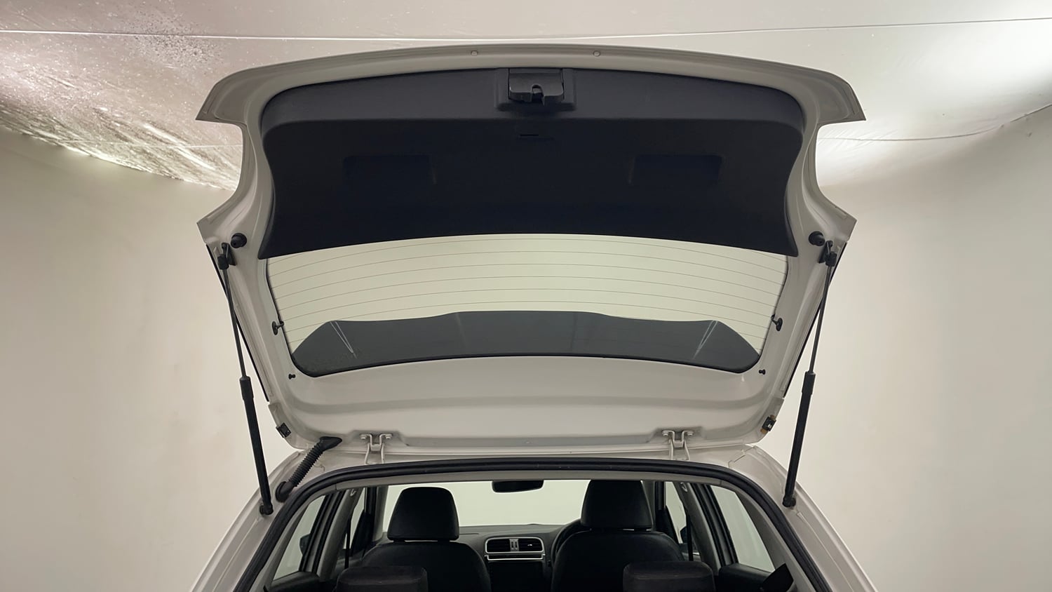 Used 2018 Volkswagen Polo Highline Plus 1.0 (P) 16 Alloy Petrol Manual interior DICKY DOOR OPEN VIEW