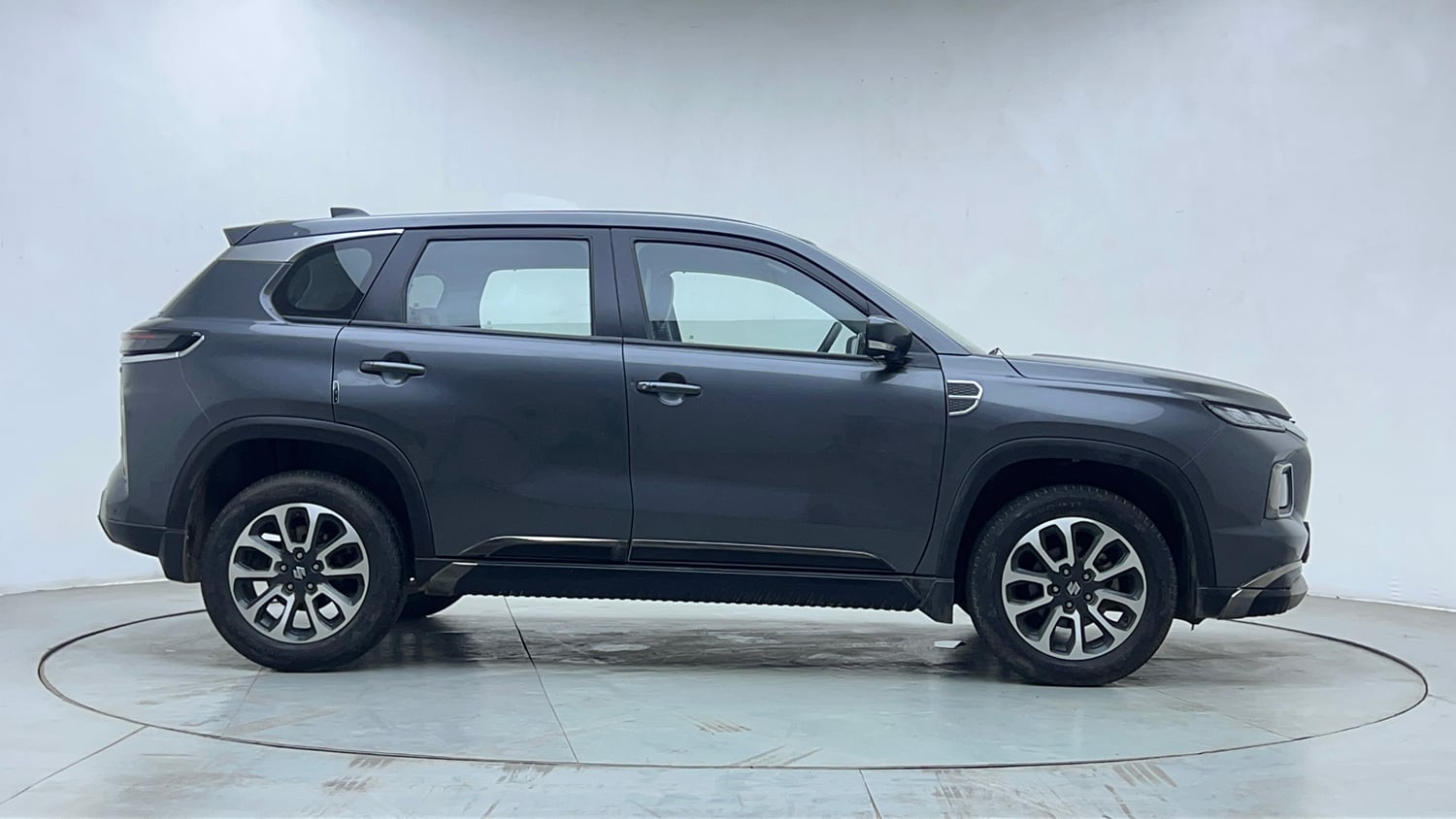 Used 2023 Maruti Suzuki Grand Vitara Delta Smart Hybrid AT Petrol Automatic exterior RIGHT SIDE VIEW