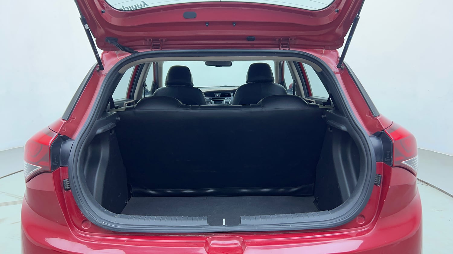 Used 2016 Hyundai Elite i20 Sportz 1.2 Petrol Manual interior DICKY INSIDE VIEW