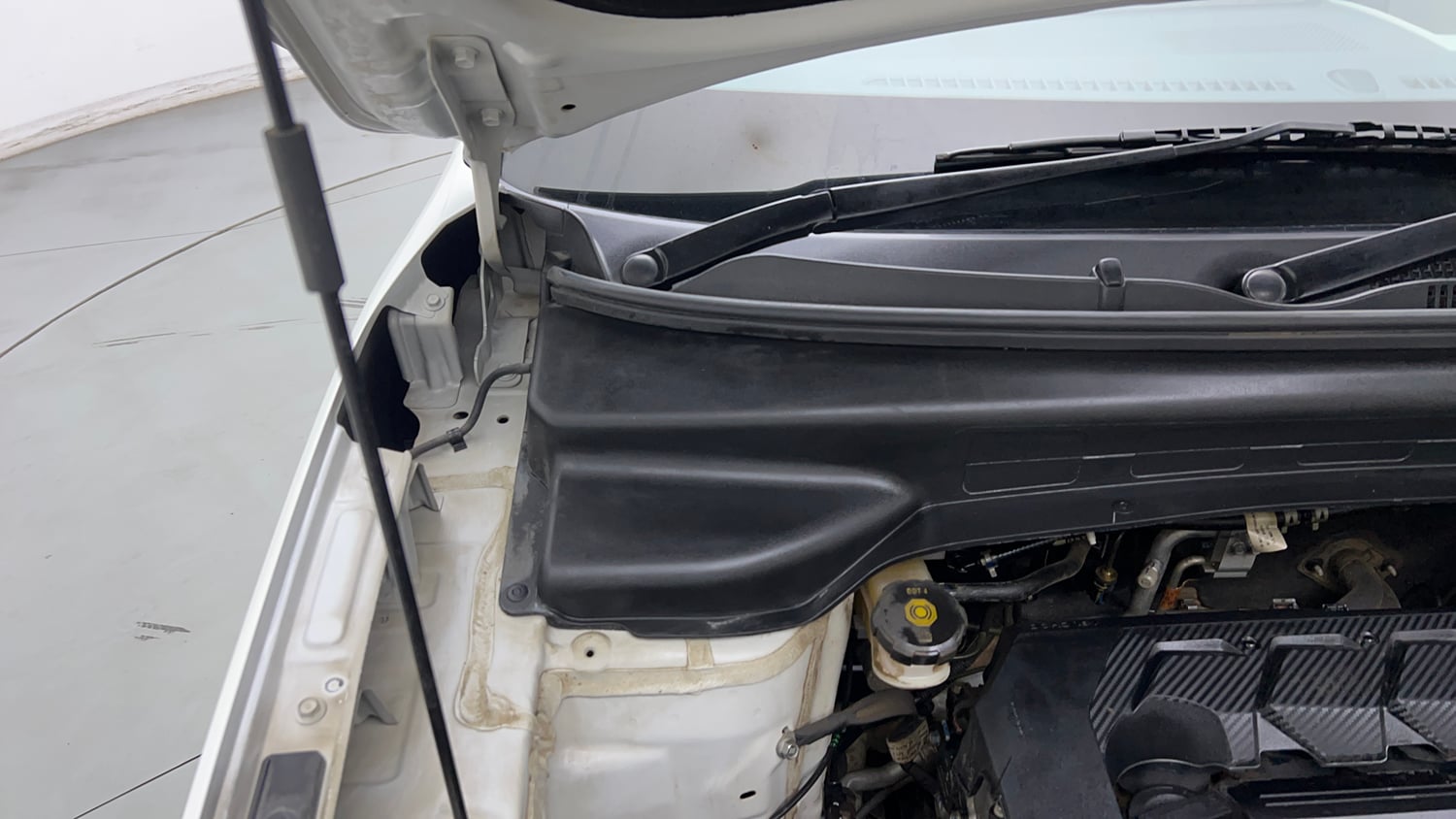 Used 2024 Hyundai Creta 1.5 MPi Petrol MT SX Tech Petrol Manual engine ENGINE RIGHT SIDE HINGE & APRON VIEW
