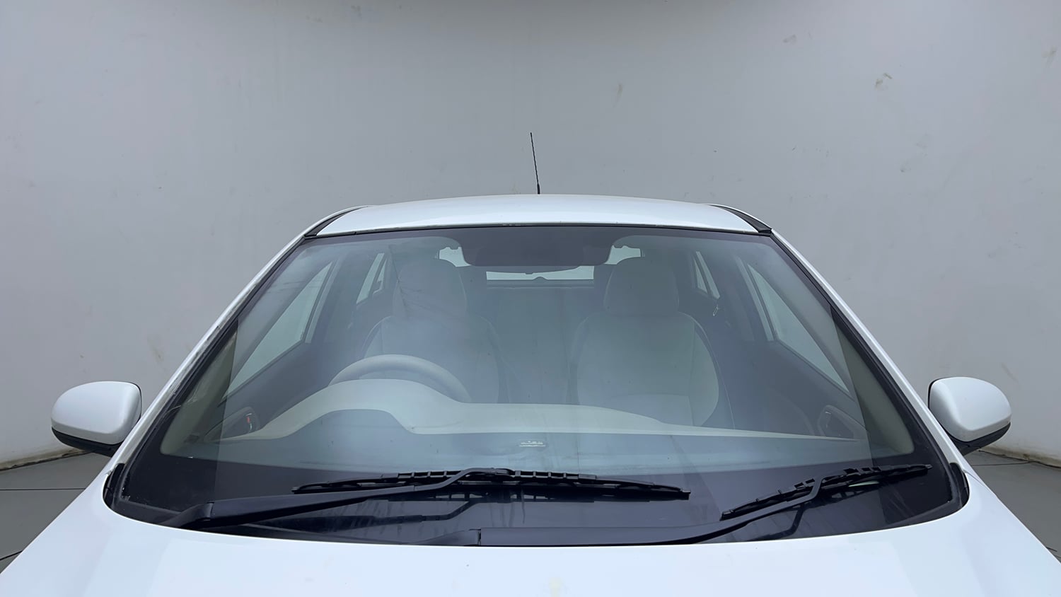 Used 2015 Hyundai Elite i20 Magna 1.2 Petrol Manual exterior FRONT WINDSHIELD VIEW