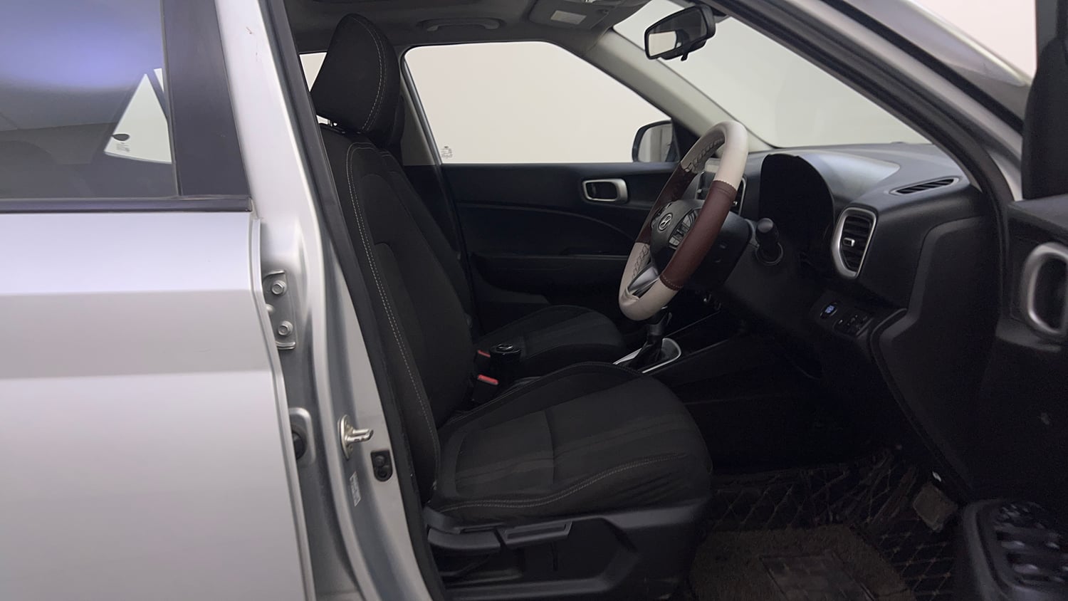 Used 2019 Hyundai Venue SX Plus 1.0 Turbo DCT Petrol Automatic interior RIGHT SIDE FRONT DOOR CABIN VIEW