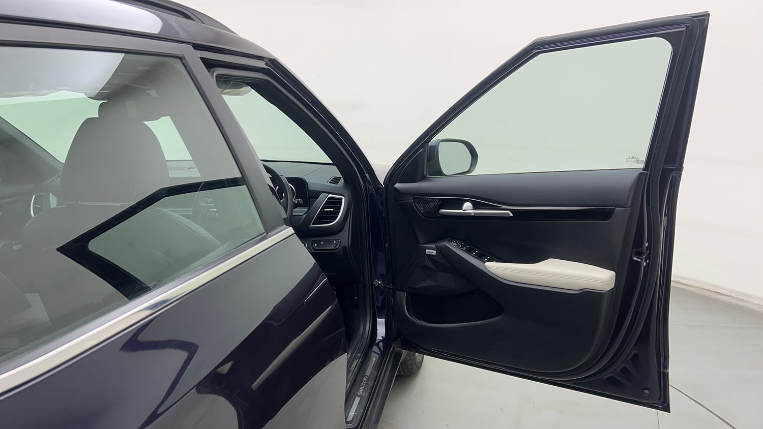 Used 2024 Kia Seltos GTX Plus 1.5 Turbo Petrol DCT Petrol Automatic interior RIGHT FRONT DOOR OPEN VIEW