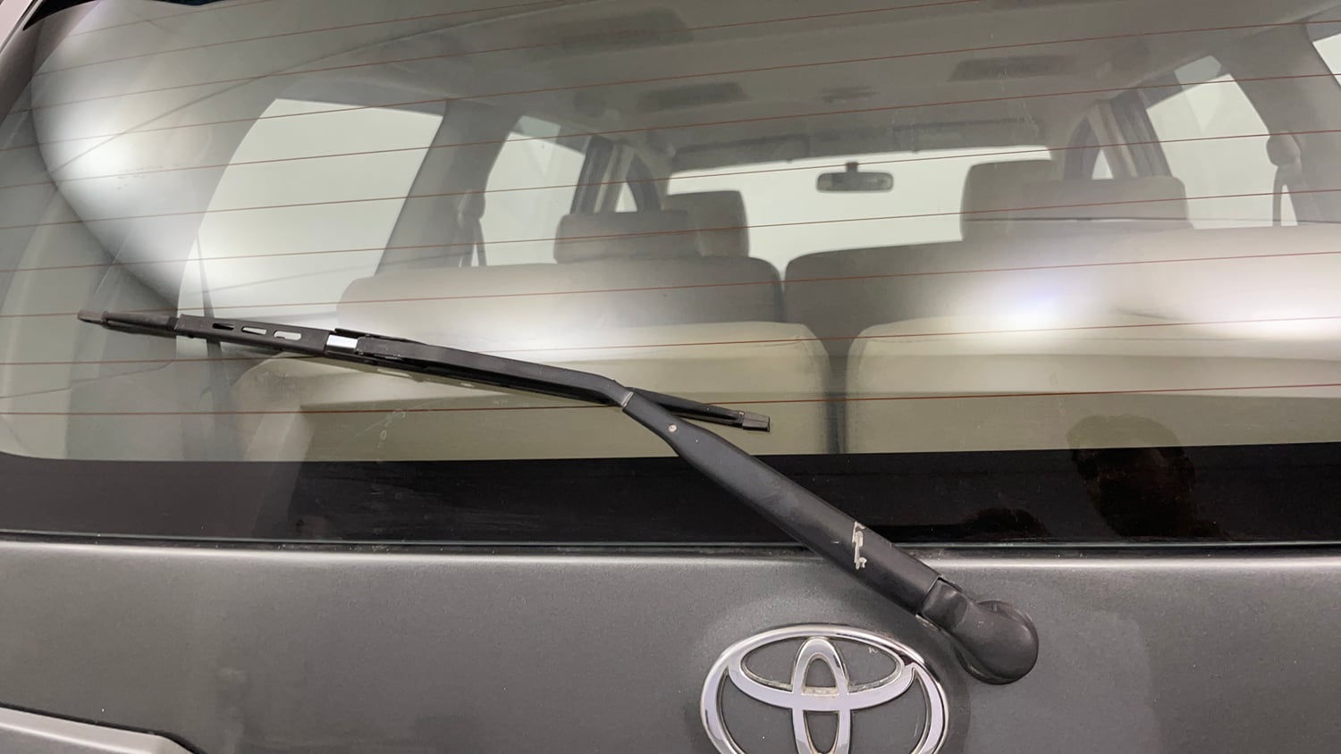 Used 2013 Toyota Innova 2.5 GX 8 STR BS-III Diesel Manual top_features Rear wiper
