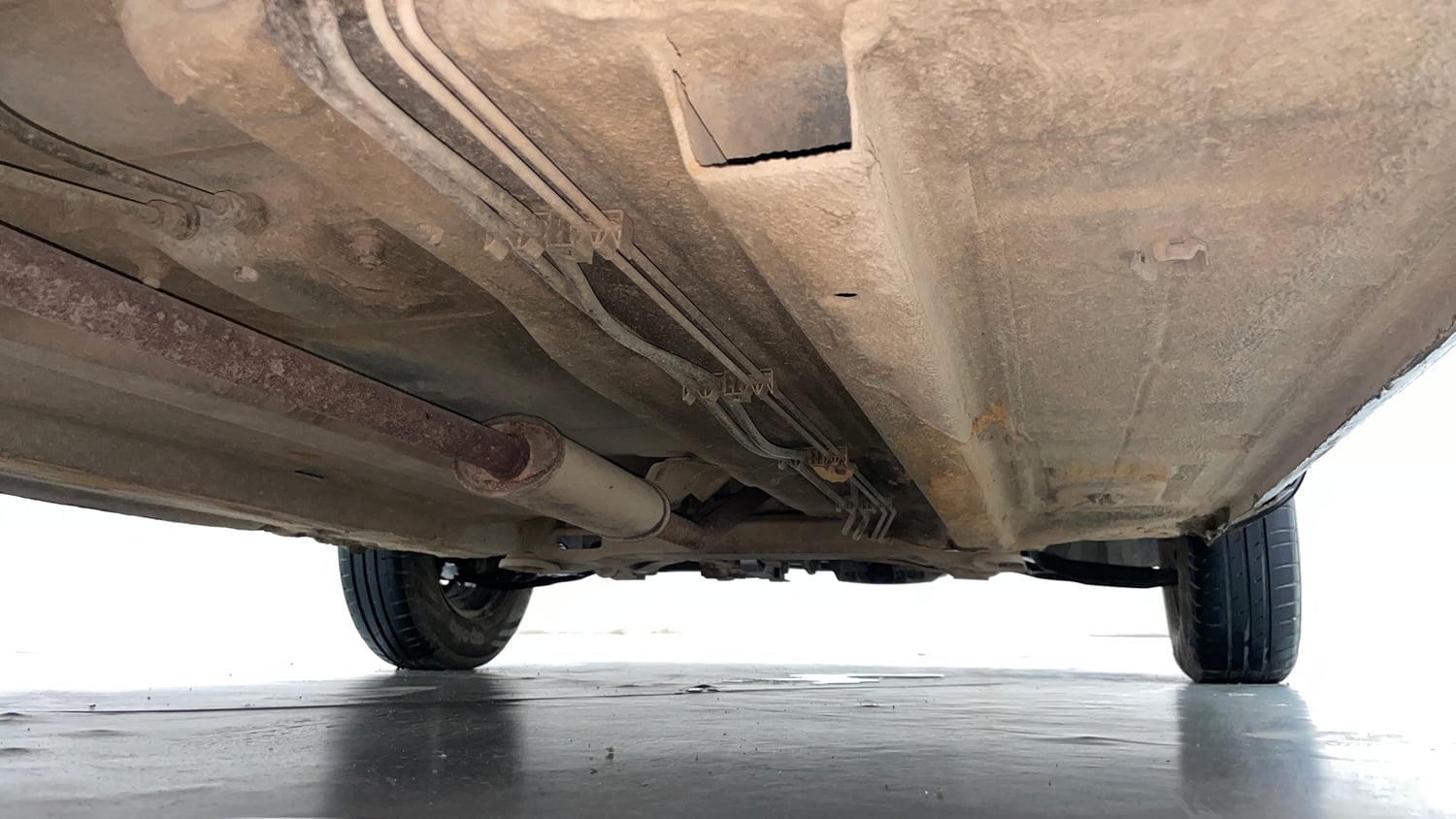 Used 2018 Renault Kwid 1.0 RXT Petrol Manual extra REAR RIGHT UNDERBODY VIEW
