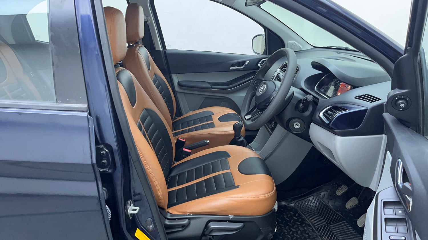 Used 2021 Tata Tiago XZ Plus Petrol Manual interior RIGHT SIDE FRONT DOOR CABIN VIEW
