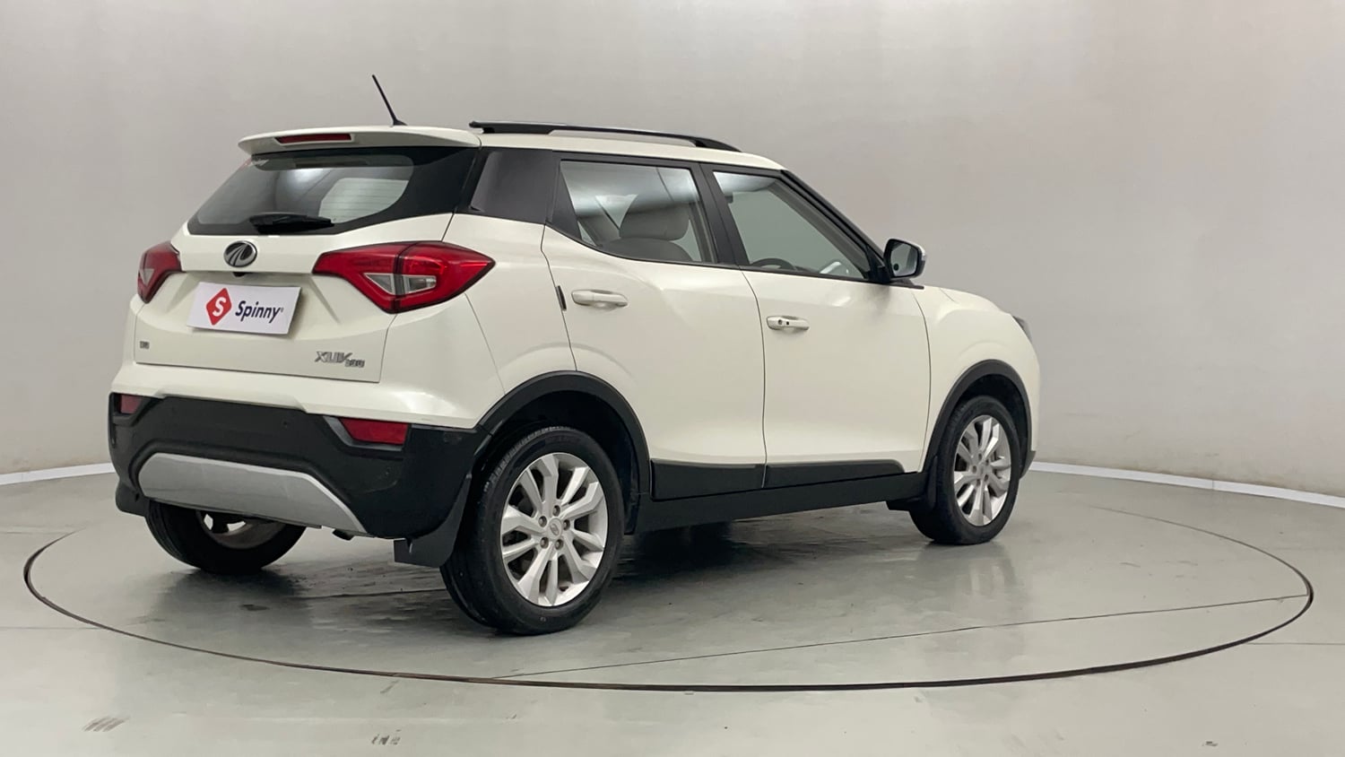 Used 2021 Mahindra XUV 300 W8 1.2 Petrol Petrol Manual exterior RIGHT REAR CORNER VIEW