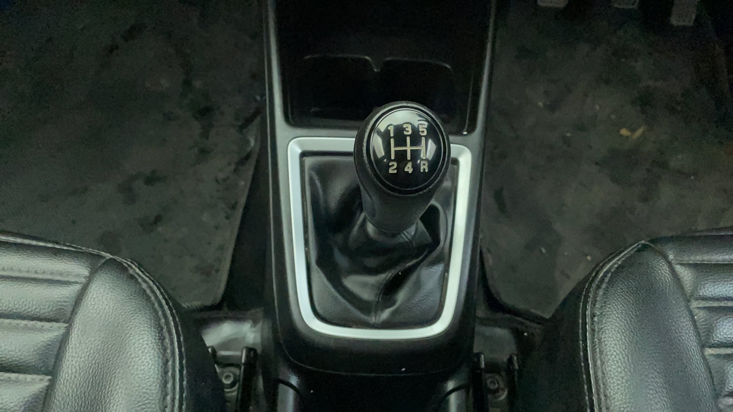 Used 2022 Maruti Suzuki Swift VXi Petrol Manual interior GEAR  KNOB VIEW