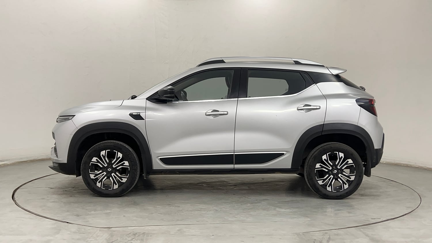 Used 2021 Renault Kiger RXZ MT Petrol Manual exterior LEFT SIDE VIEW