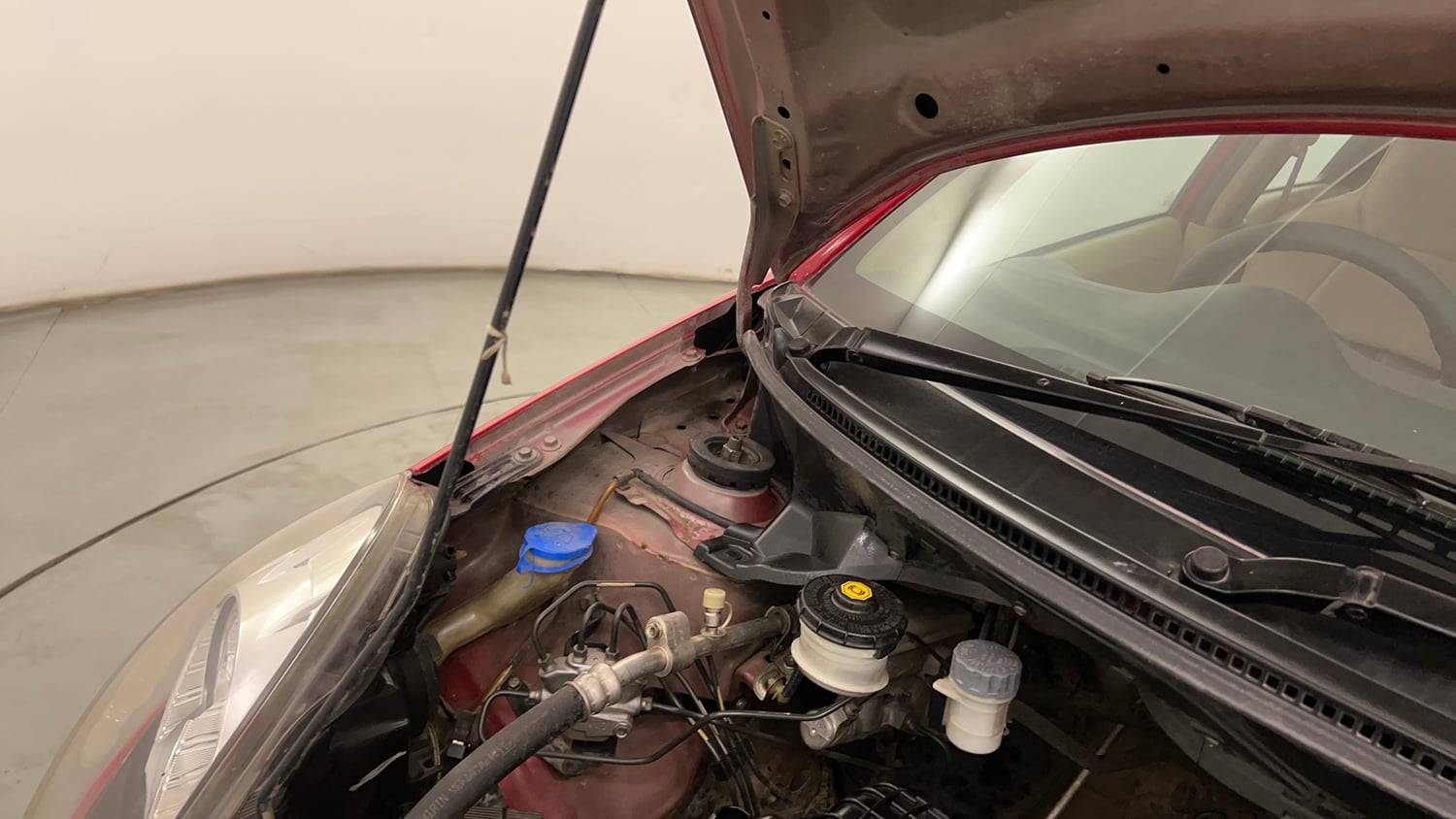 Used 2014 Honda Brio EX MT Petrol Manual engine ENGINE RIGHT SIDE HINGE & APRON VIEW