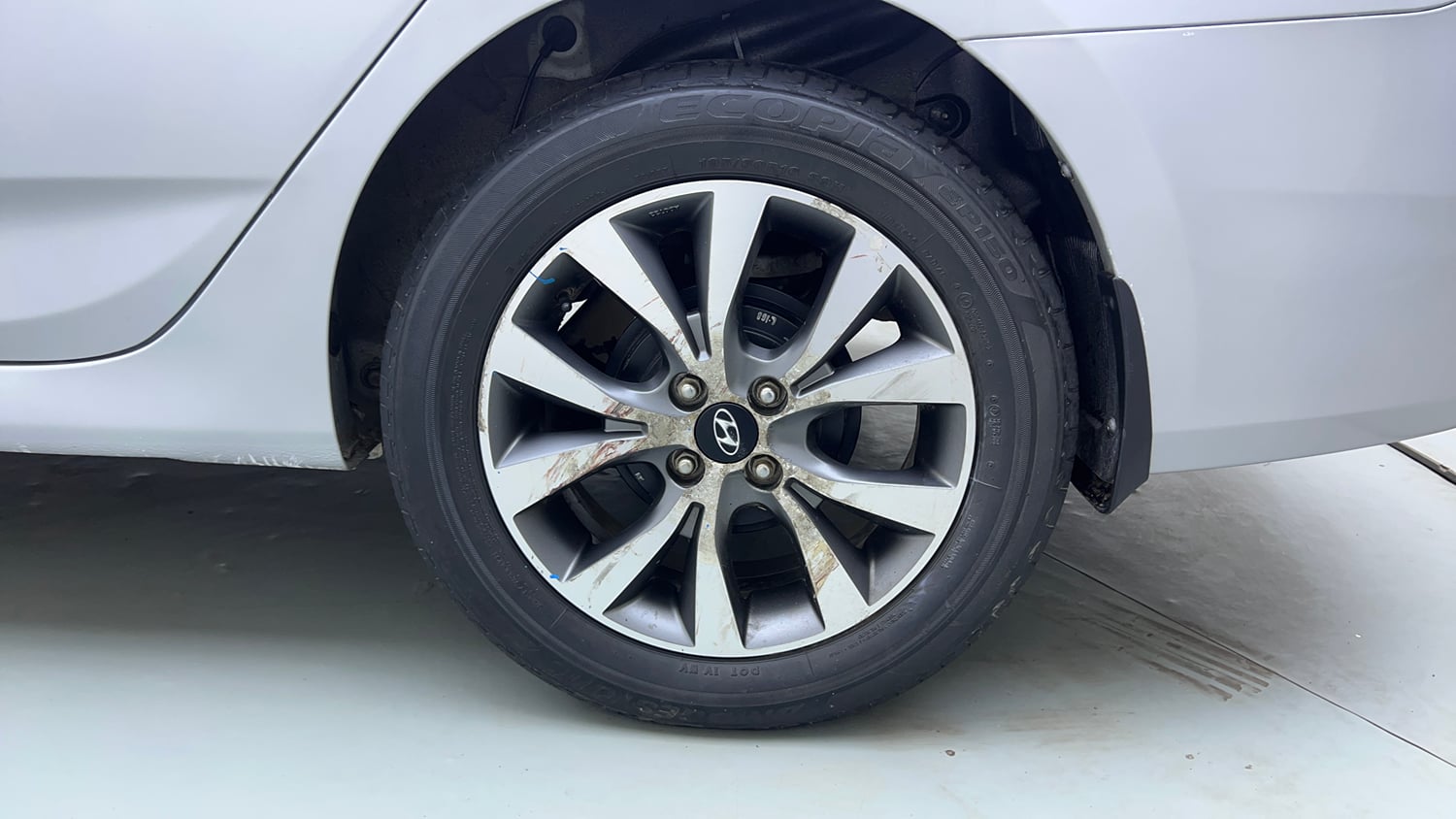 Used 2016 Hyundai Verna 1.6 VTVT SX Petrol Manual tyres LEFT REAR TYRE RIM VIEW
