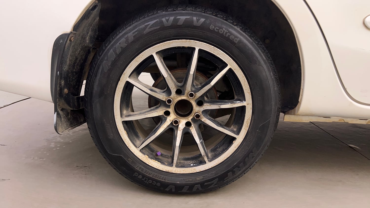 Used 2014 Toyota Etios G Petrol Manual tyres RIGHT REAR TYRE RIM VIEW