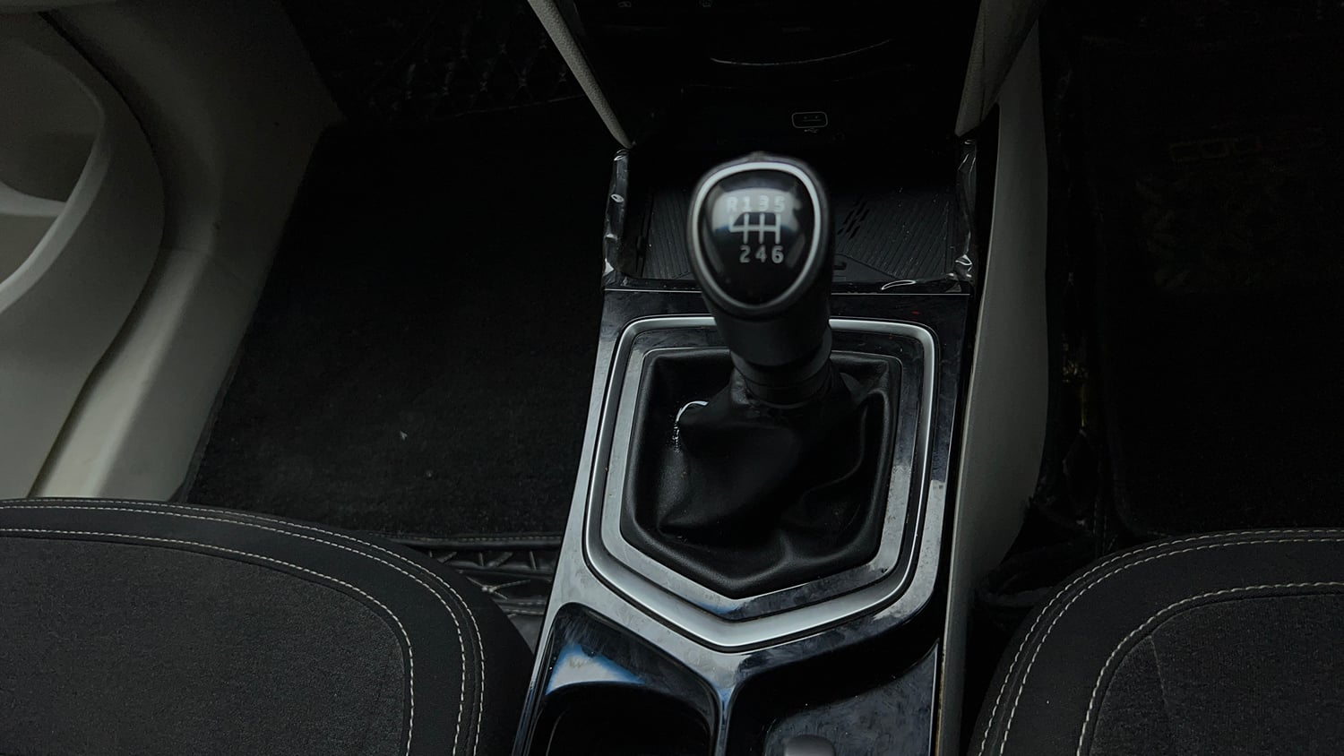 Used 2024 Mahindra XUV 3XO AX5 1.2 Petrol Petrol Manual interior GEAR  KNOB VIEW