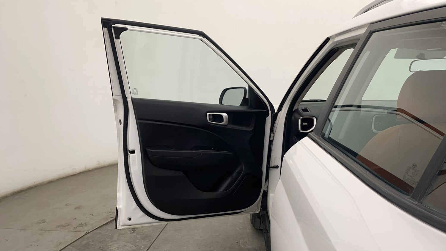 Used 2022 Hyundai Venue SX 1.5 CRDi Diesel Manual interior LEFT FRONT DOOR OPEN VIEW