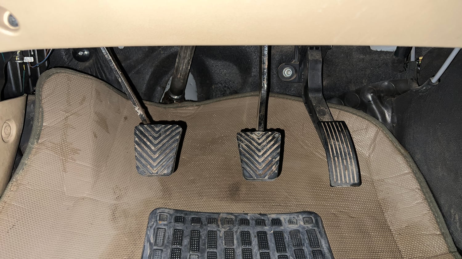 Used 2016 Hyundai Verna 1.6 VTVT SX Petrol Manual interior PEDALS VIEW