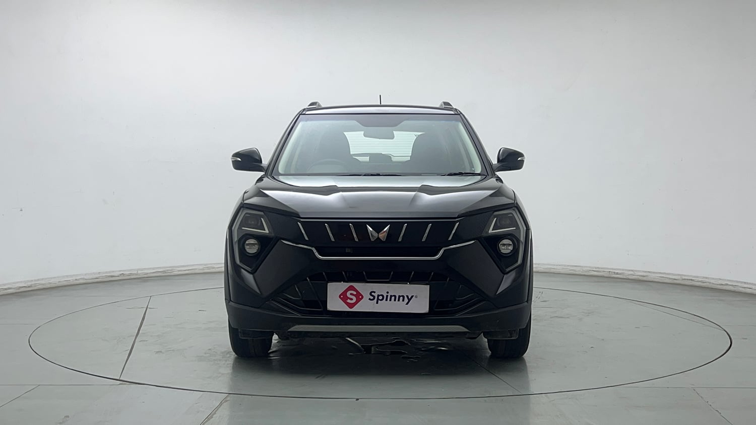 Used 2024 Mahindra XUV 3XO AX5 1.2 Petrol Petrol Manual exterior FRONT VIEW