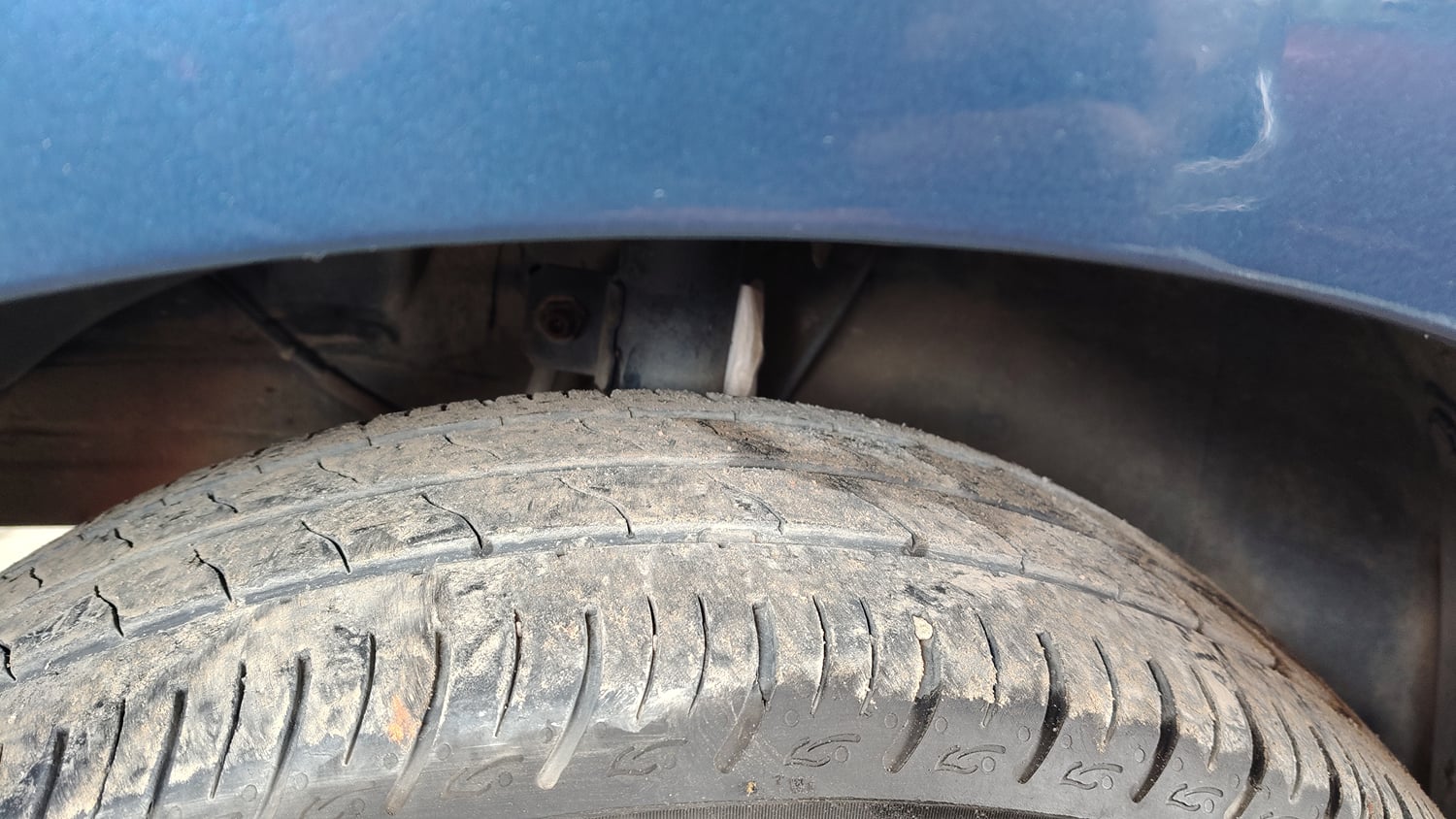 Used 2018 Maruti Suzuki Baleno Delta 1.2 Petrol Manual tyres LEFT FRONT TYRE TREAD VIEW