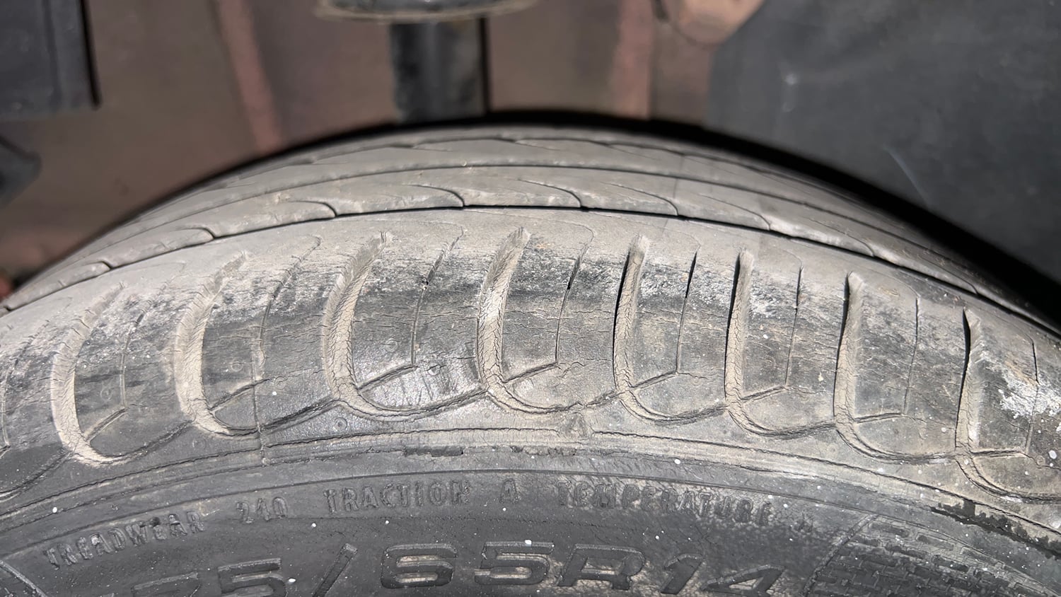 Used 2018 Tata Tiago Revotron XZ Petrol Manual tyres RIGHT REAR TYRE TREAD VIEW