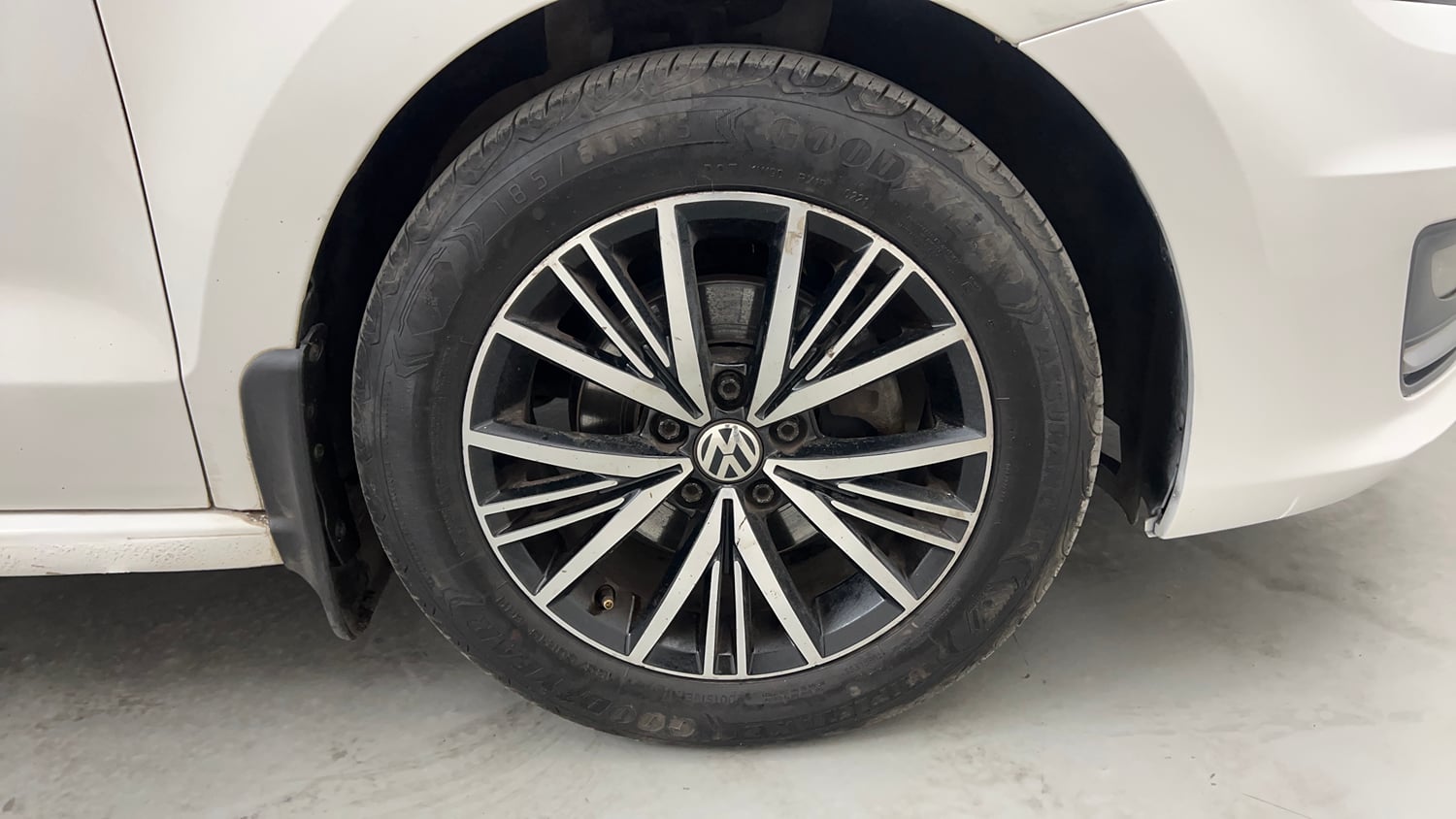Used 2019 Volkswagen Vento Highline 1.5 (D) Diesel Manual tyres RIGHT FRONT TYRE RIM VIEW