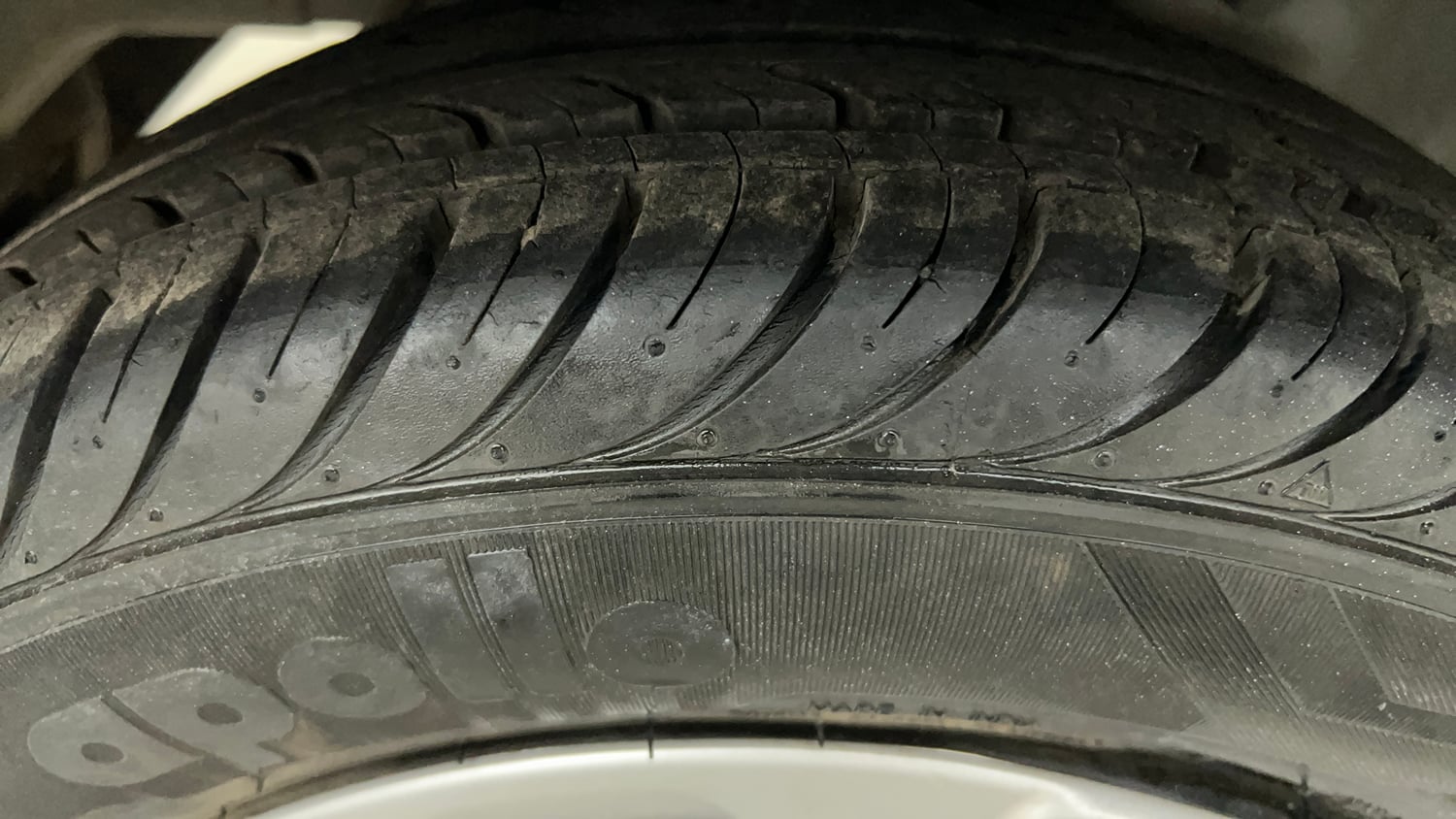 Used 2017 Hyundai Eon Magna + Petrol Manual tyres RIGHT REAR TYRE TREAD VIEW