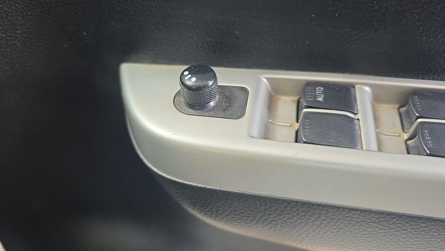 Used 2015 Maruti Suzuki Wagon R VXI Petrol Manual top_features Adjustable ORVM