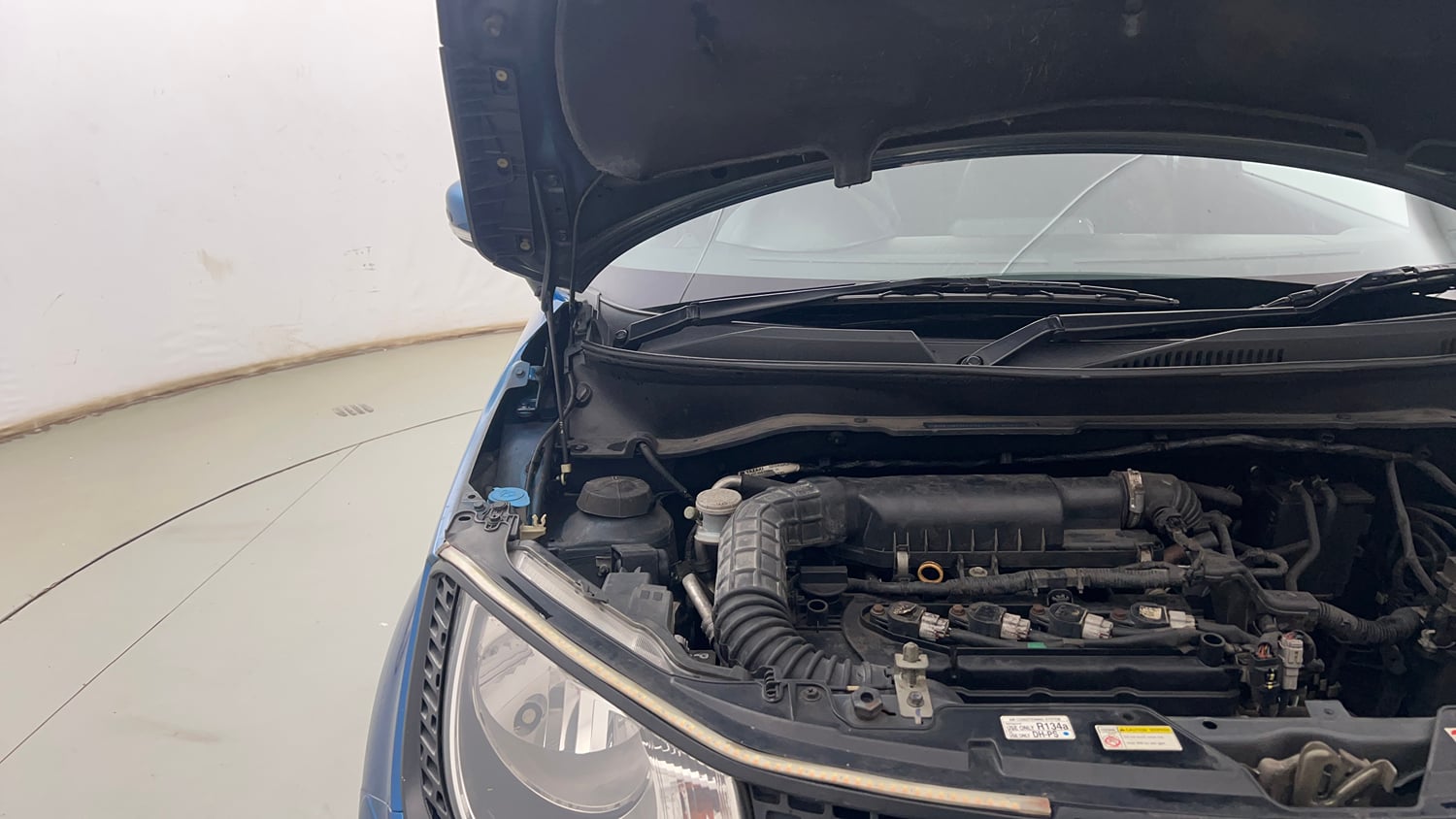 Used 2017 Maruti Suzuki Ignis Delta 1.2 MT Petrol Manual engine ENGINE RIGHT SIDE HINGE & APRON VIEW