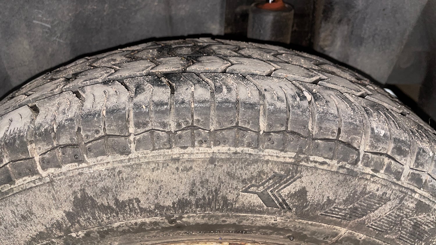 Used 2017 Maruti Suzuki Swift Lxi ABS (O) Petrol Manual tyres LEFT REAR TYRE TREAD VIEW