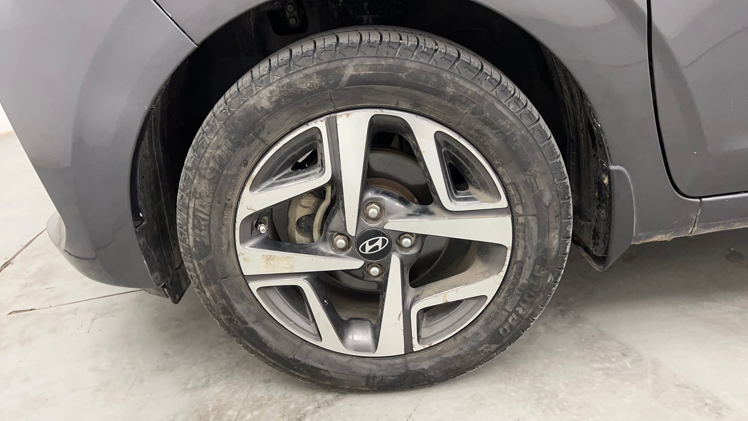 Used 2023 Hyundai Aura SX 1.2 CNG Cng Manual tyres LEFT FRONT TYRE RIM VIEW