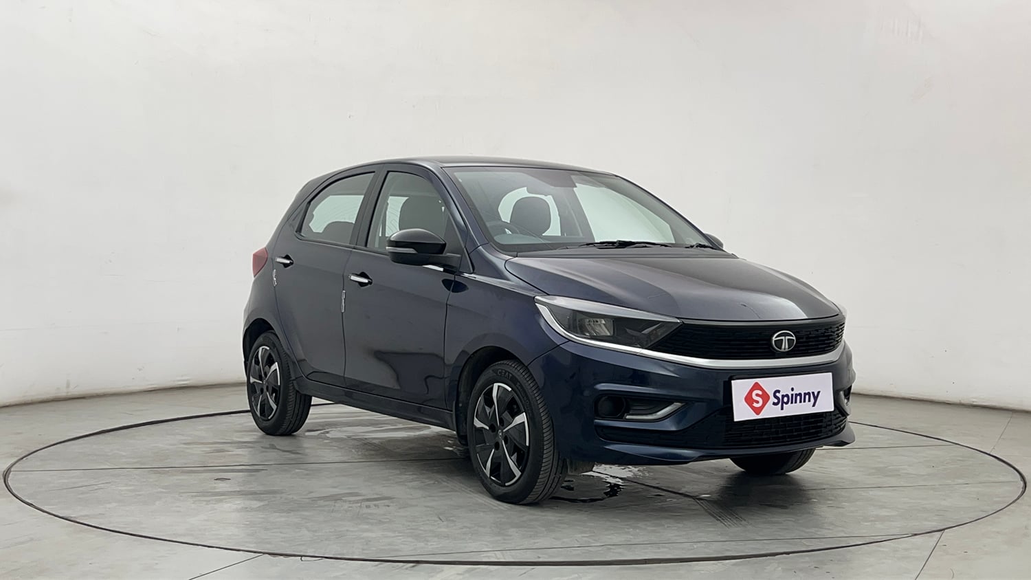 Used 2025 Tata Tiago XZA Petrol Automatic exterior RIGHT FRONT CORNER VIEW