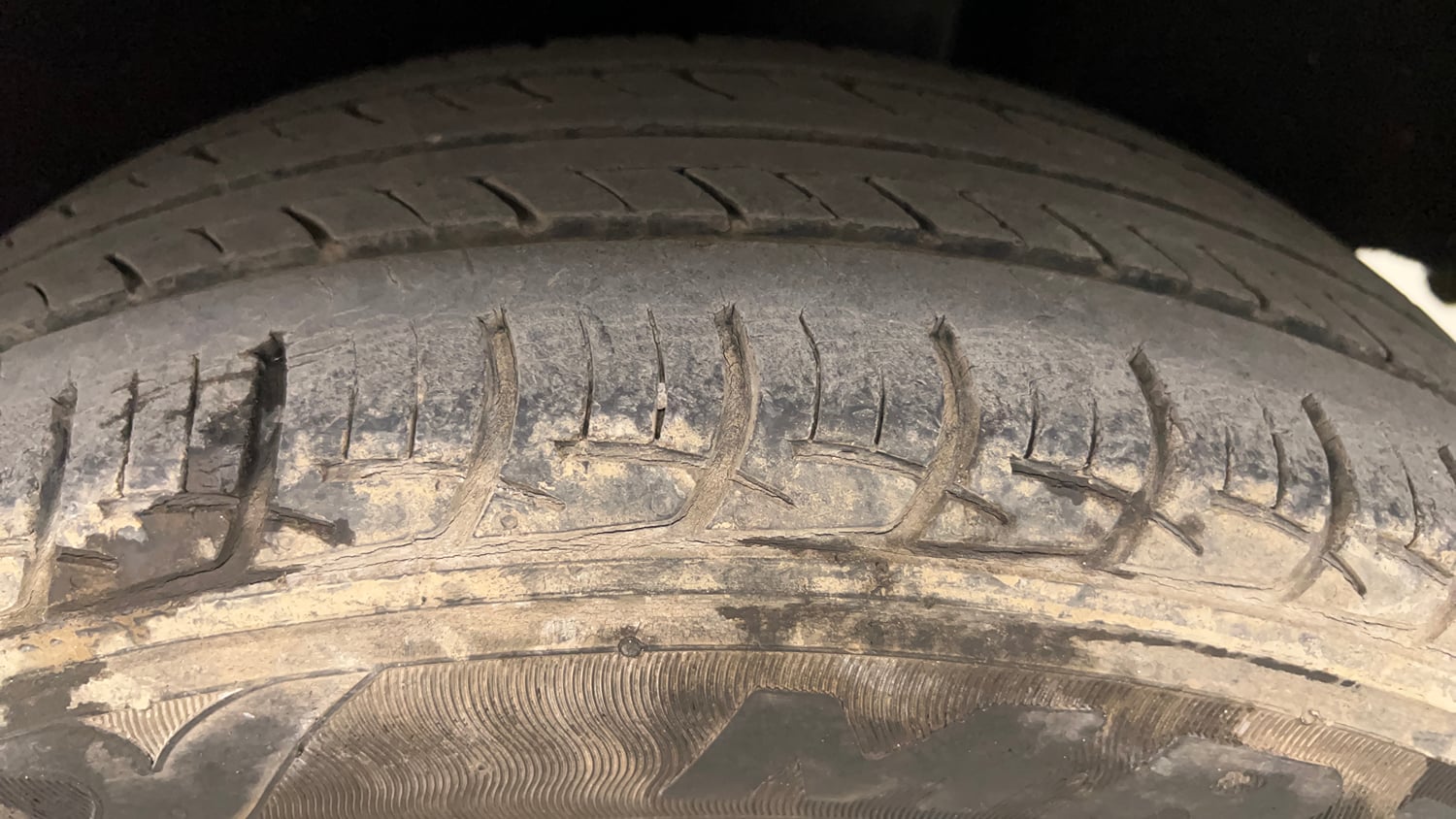 Used 2017 Maruti Suzuki Baleno Delta 1.2 AT Petrol Automatic tyres LEFT REAR TYRE TREAD VIEW