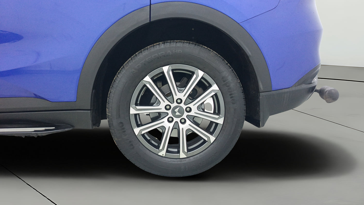 Used 2022 Mahindra XUV700 AX 7 Petrol AT 7 STR Petrol Automatic tyres LEFT REAR TYRE RIM VIEW