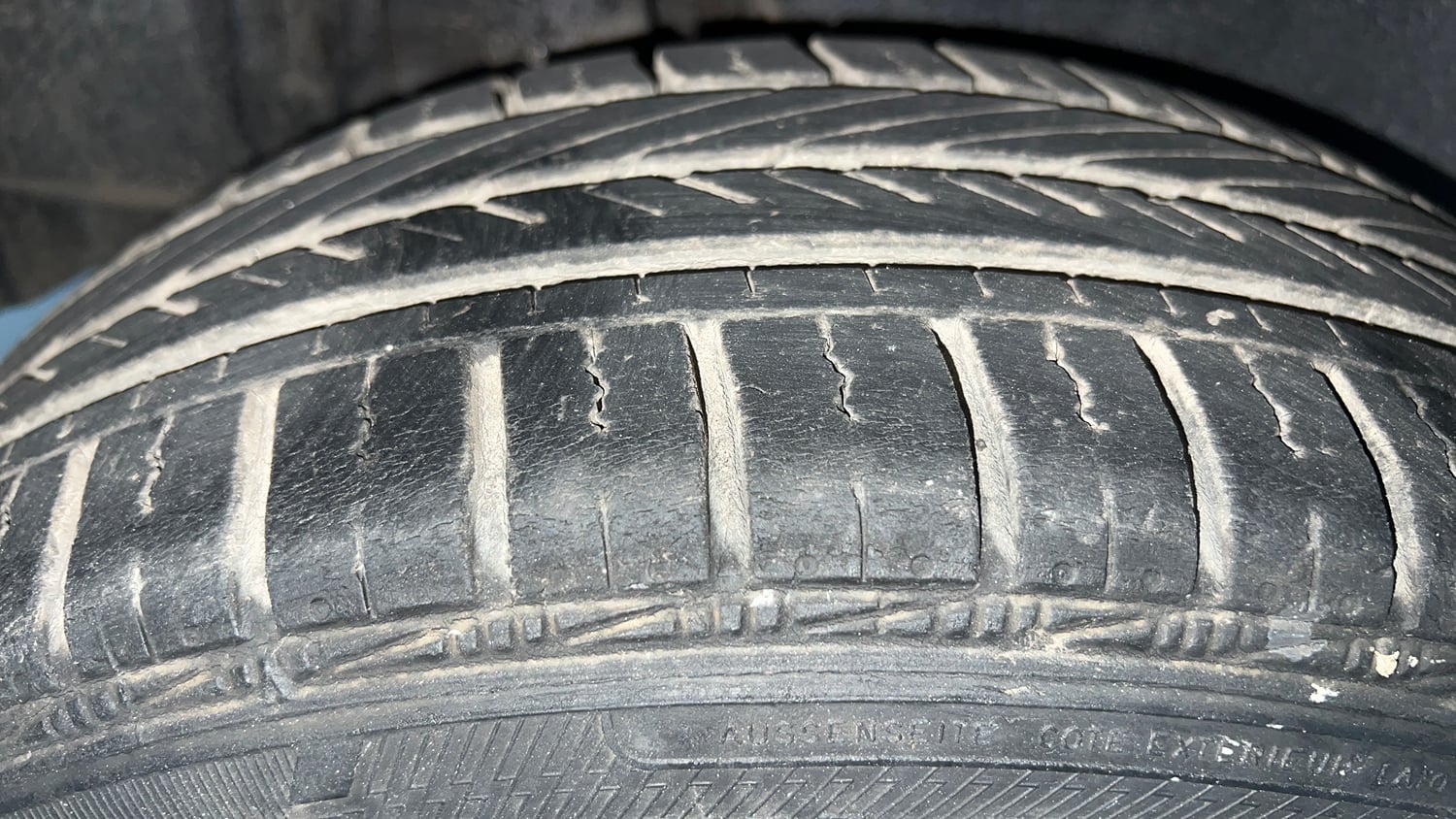 Used 2018 Maruti Suzuki Dzire VXi AMT Petrol Automatic tyres RIGHT REAR TYRE TREAD VIEW
