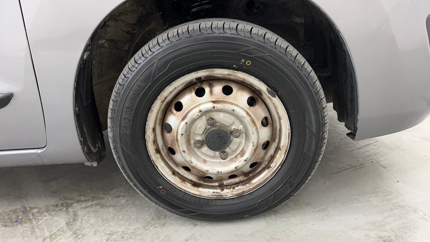 Used 2013 Maruti Suzuki Wagon R LXI CNG Cng Manual tyres RIGHT FRONT TYRE RIM VIEW