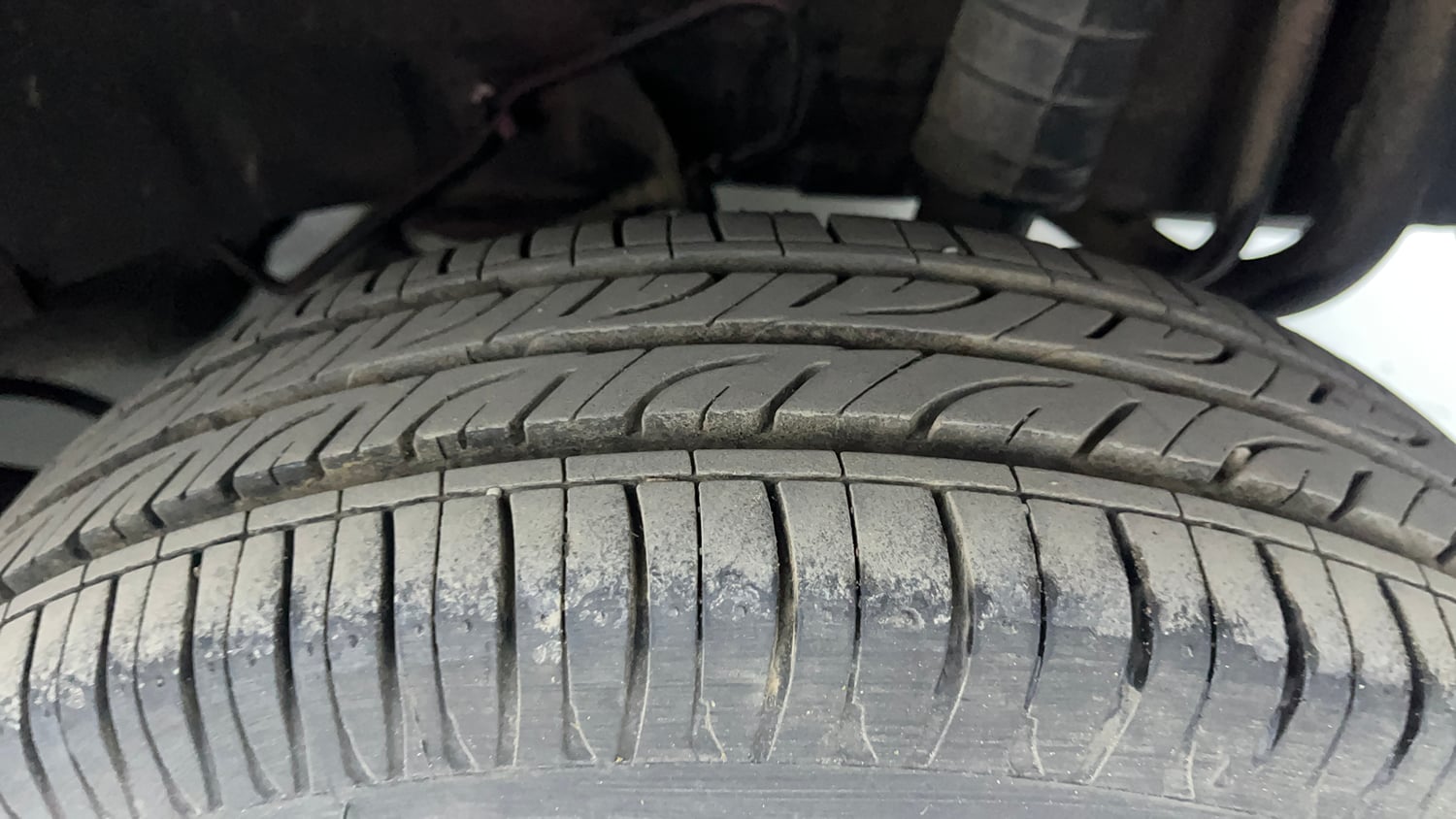 Used 2016 Datsun GO T Petrol Manual tyres LEFT REAR TYRE TREAD VIEW
