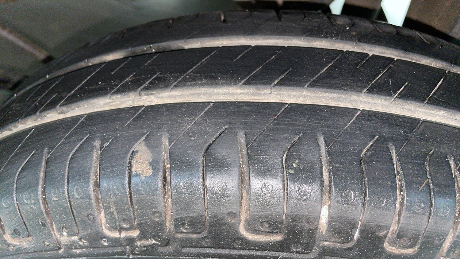 Used 2015 Maruti Suzuki Eeco 5 STR WITH A/C+HTR Petrol Manual tyres LEFT REAR TYRE TREAD VIEW