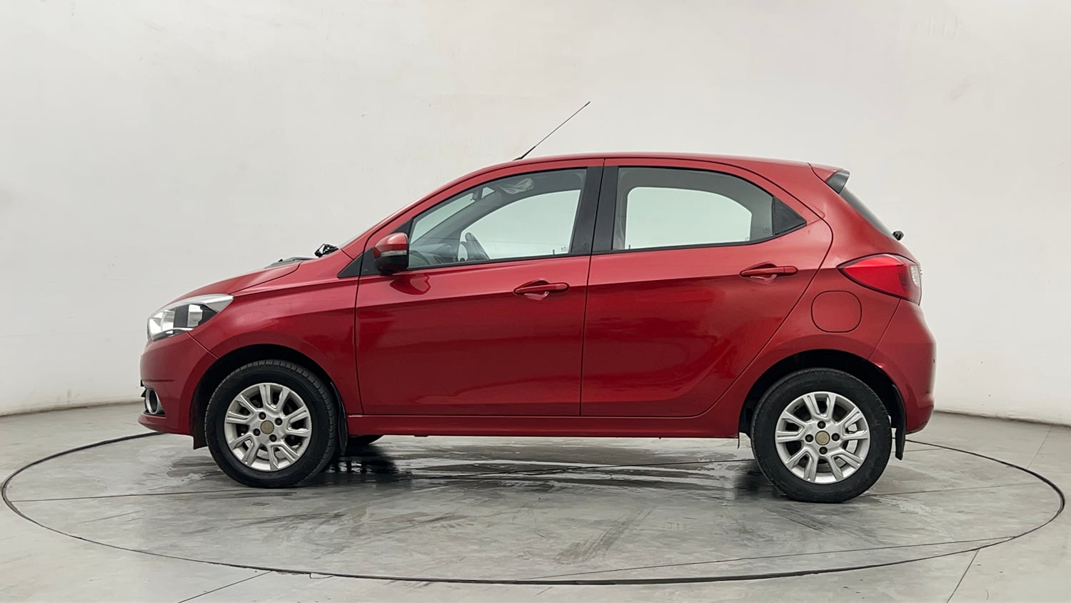 Used 2018 Tata Tiago Revotron XZ Petrol Manual exterior LEFT SIDE VIEW