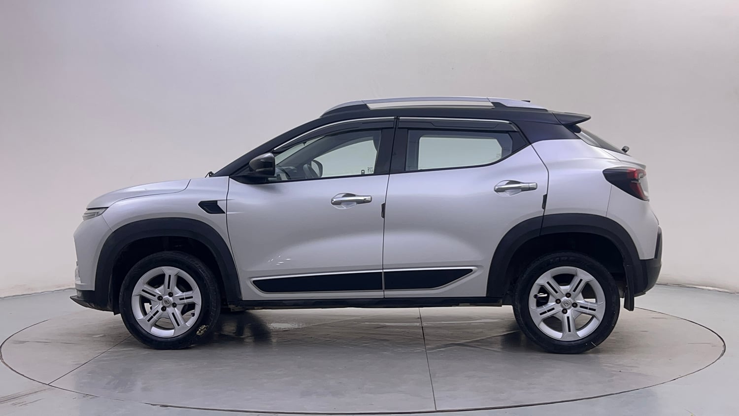Used 2021 Renault Kiger RXT 1.0 Turbo MT Dual Tone Petrol Manual exterior LEFT SIDE VIEW