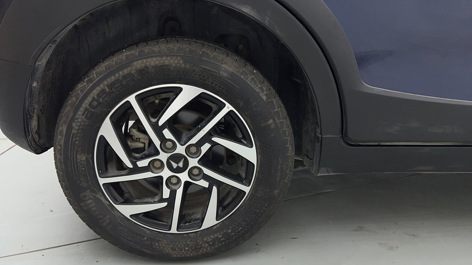 Used 2024 Mahindra XUV 3XO AX5L 1.2 Petrol Petrol Manual tyres RIGHT REAR TYRE RIM VIEW