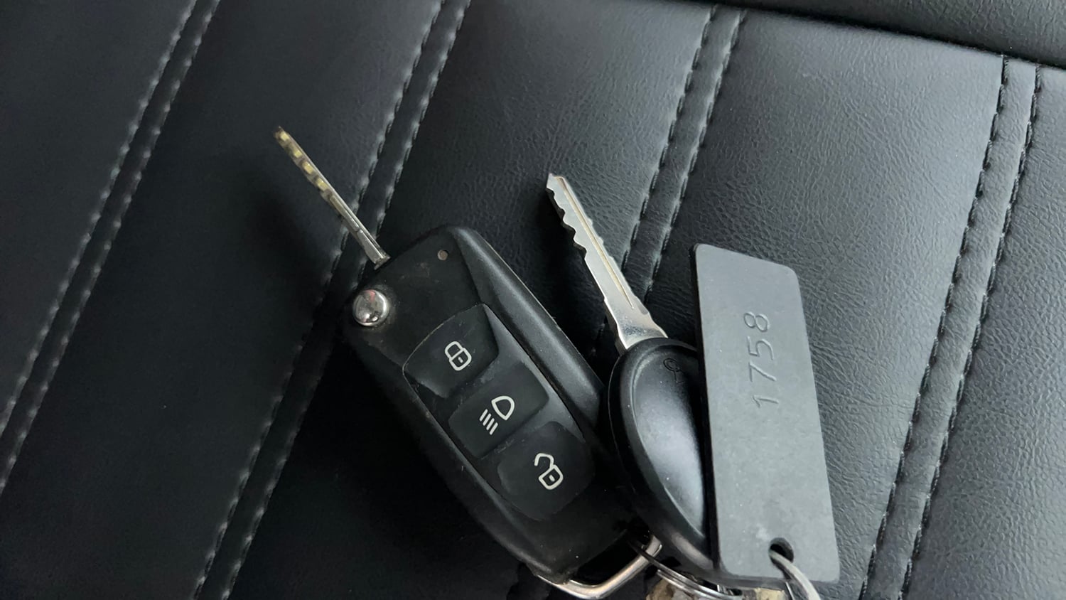 Used 2018 Tata Tiago Revotron XZ Petrol Manual extra CAR KEY VIEW