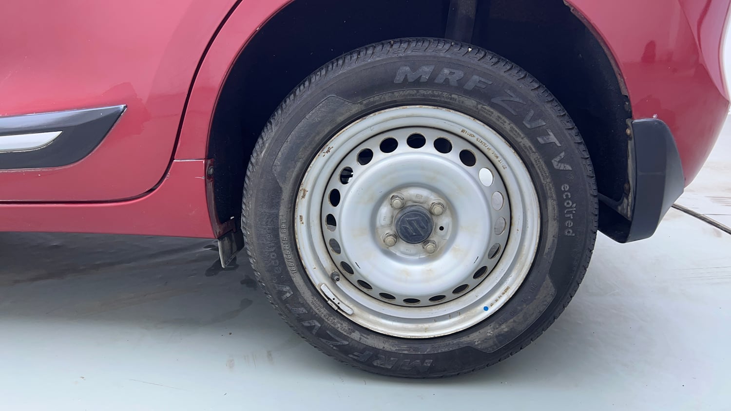 Used 2021 Maruti Suzuki Baleno Sigma Petrol Manual tyres LEFT REAR TYRE RIM VIEW