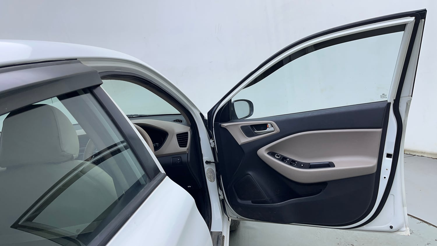 Used 2015 Hyundai Elite i20 Magna 1.2 Petrol Manual interior RIGHT FRONT DOOR OPEN VIEW