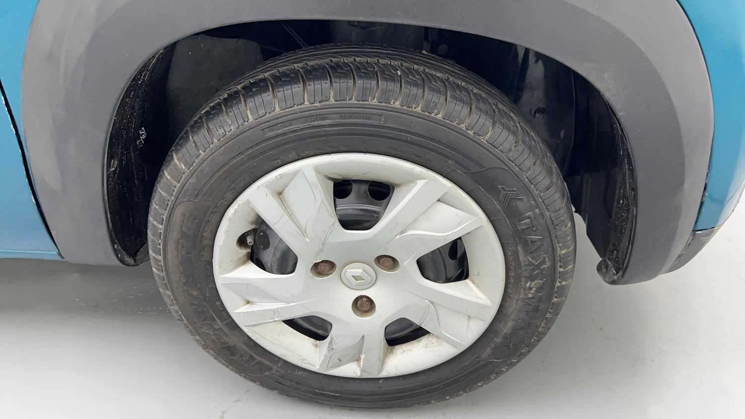 Used 2020 Renault Kwid RXL Petrol Manual tyres RIGHT FRONT TYRE RIM VIEW