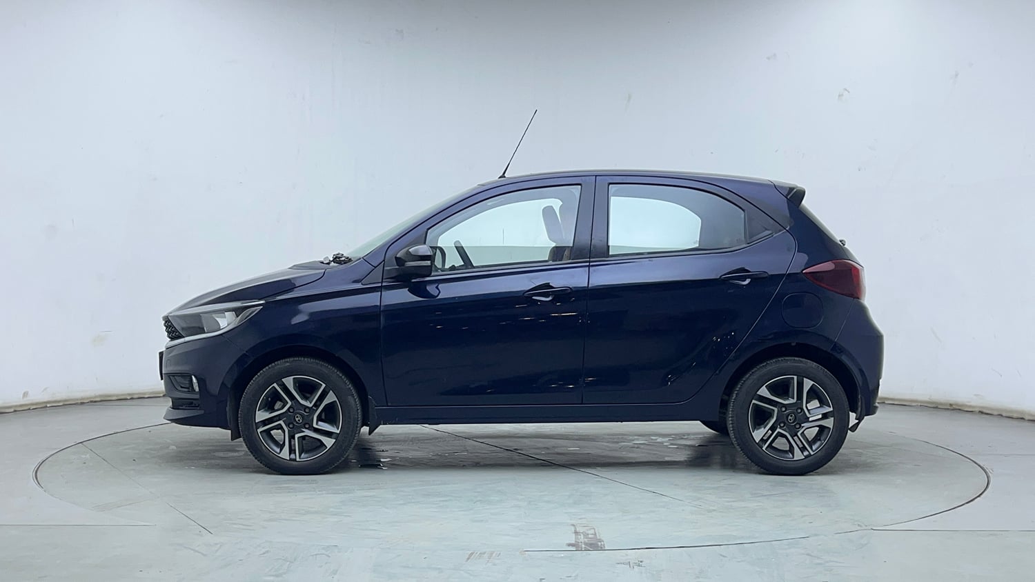 Used 2021 Tata Tiago XZ Plus Petrol Manual exterior LEFT SIDE VIEW