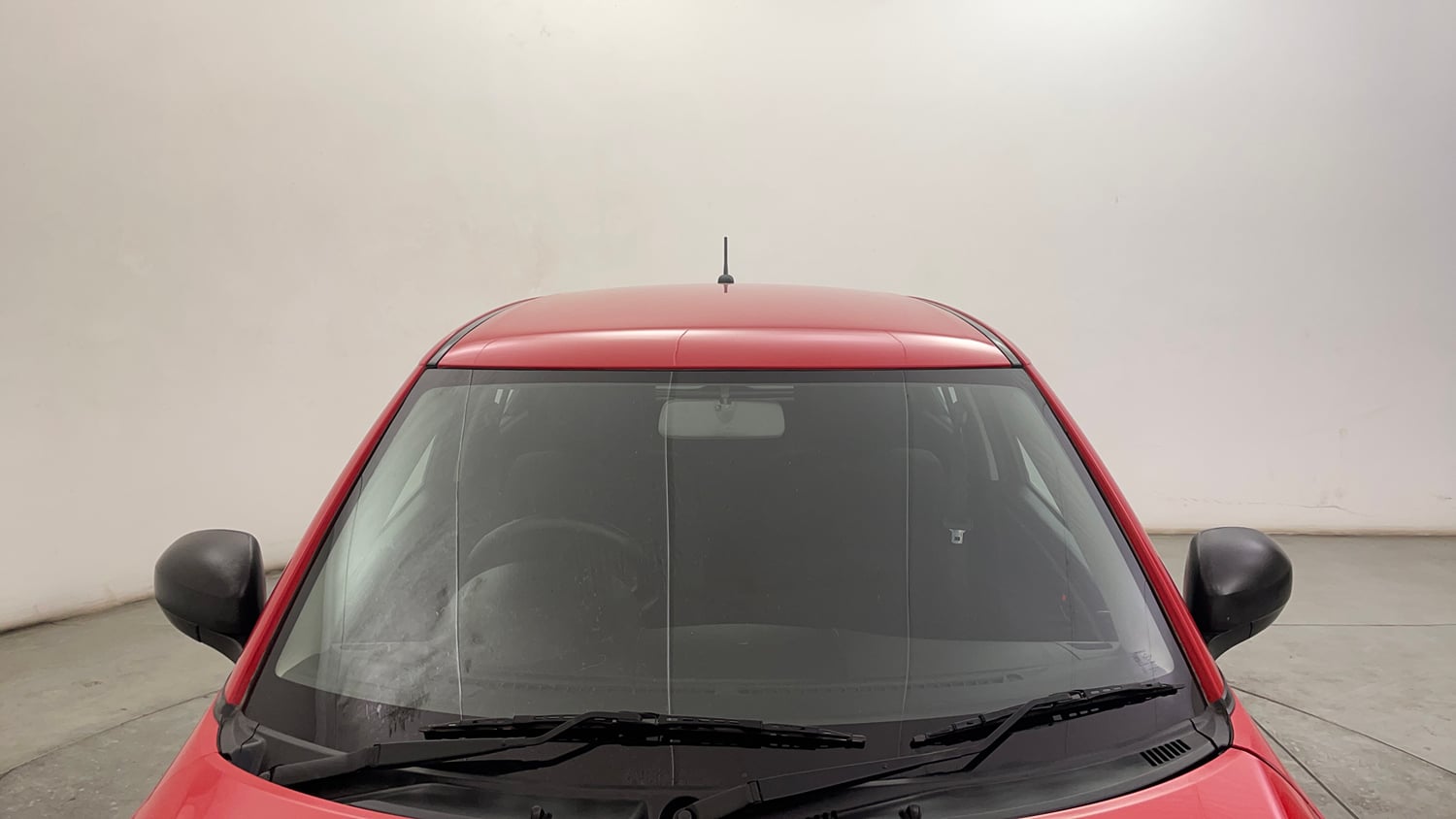 Used 2017 Maruti Suzuki Swift Lxi ABS (O) Petrol Manual exterior FRONT WINDSHIELD VIEW