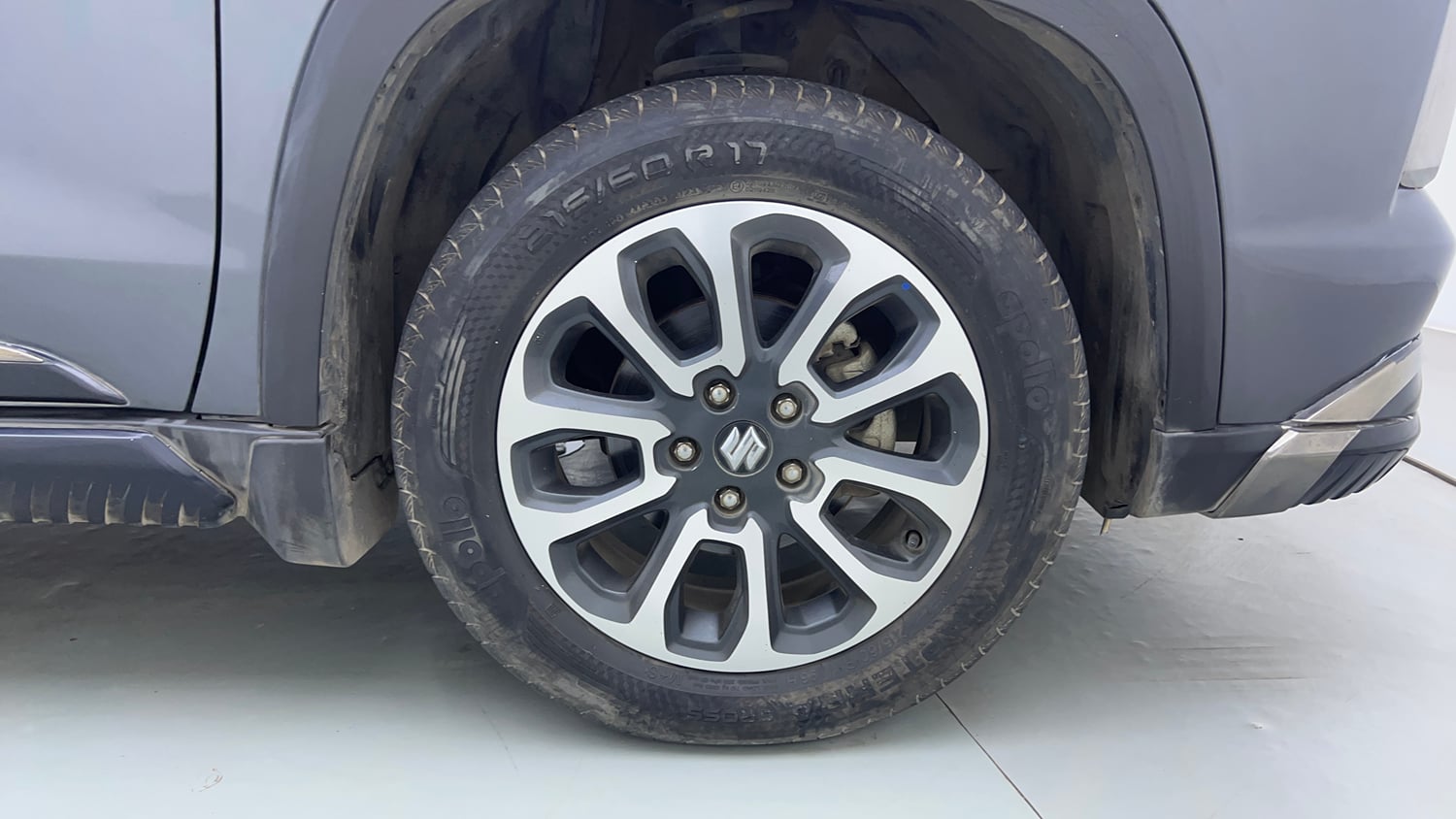Used 2023 Maruti Suzuki Grand Vitara Delta Smart Hybrid AT Petrol Automatic tyres RIGHT FRONT TYRE RIM VIEW