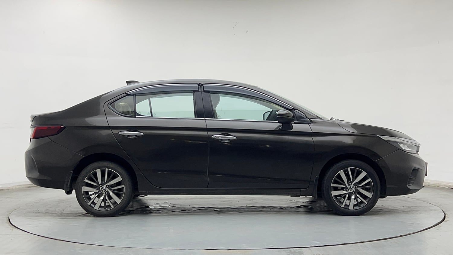 Used 2022 Honda City ZX CVT Petrol Petrol Automatic exterior RIGHT SIDE VIEW