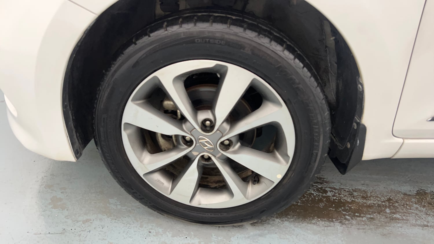 Used 2016 Hyundai Elite i20 Asta 1.2 Petrol Manual tyres LEFT FRONT TYRE RIM VIEW