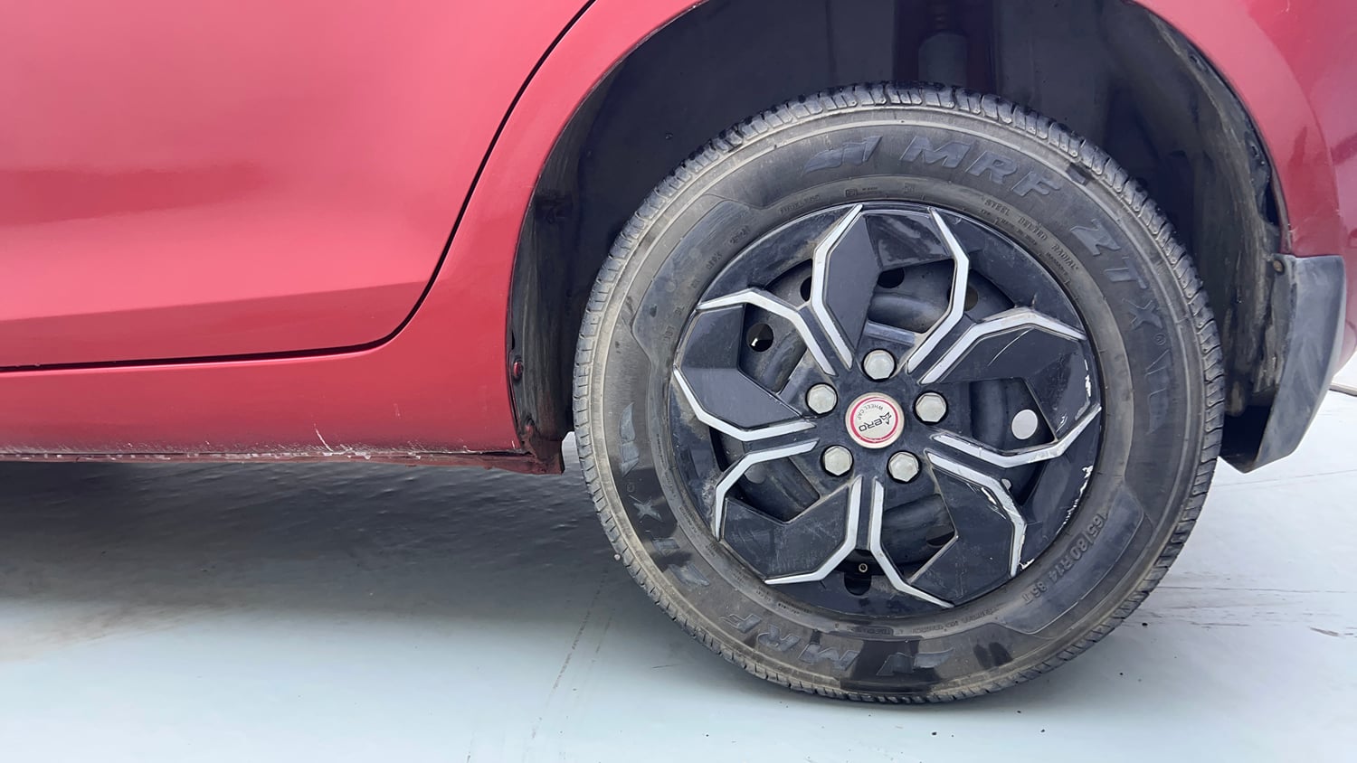 Used 2014 Maruti Suzuki Swift VXi Petrol Manual tyres LEFT REAR TYRE RIM VIEW