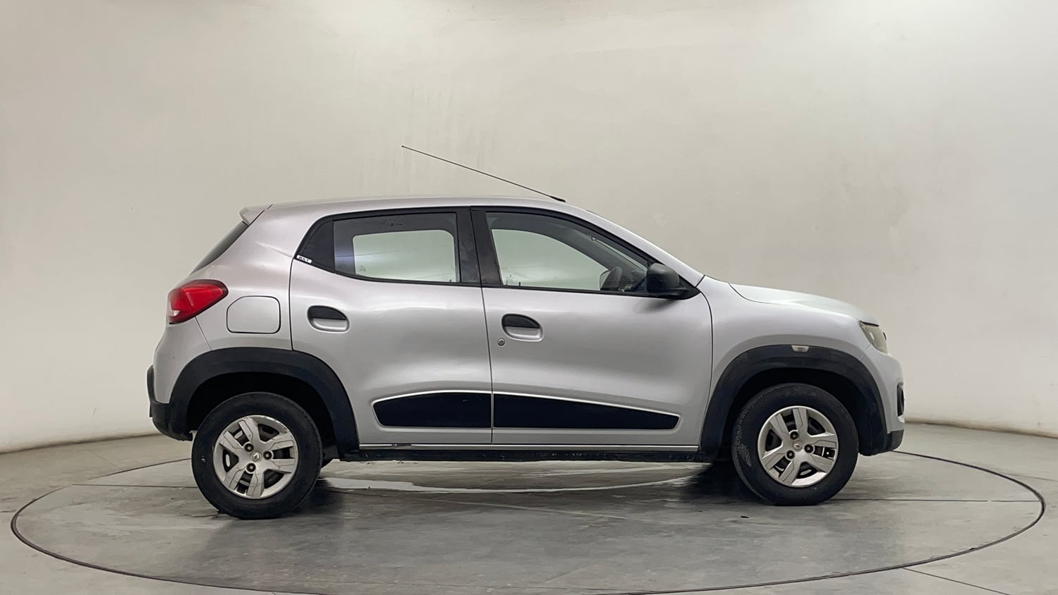 Used 2017 Renault Kwid RXT Petrol Manual exterior RIGHT SIDE VIEW